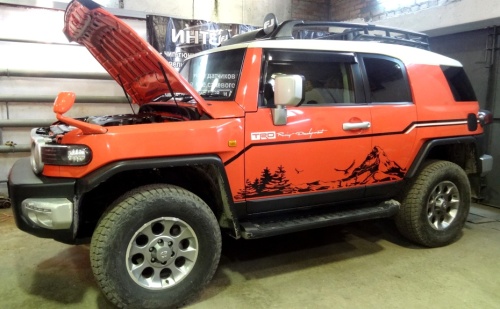 Два Toyota FJ Cruiser — чип-тюнинг и Euro2